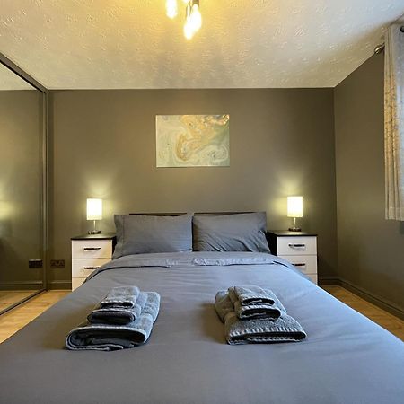 No24 - 2-Bed Boutique Apartment - Hosted By Hutch Lifestyle Leamington Spa Kültér fotó