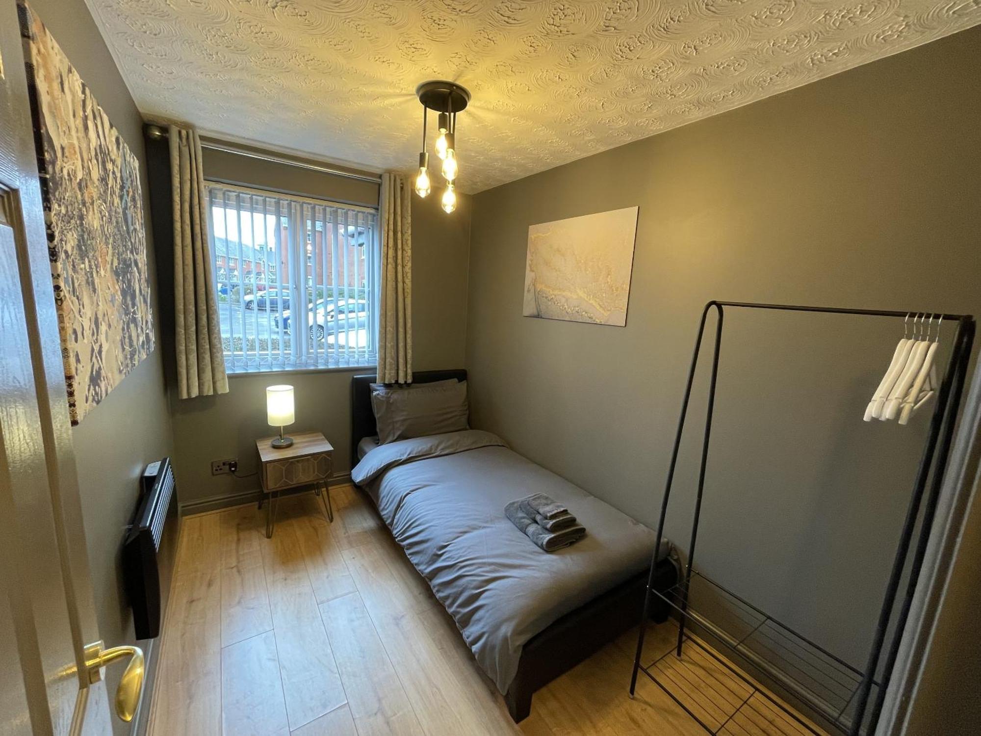 No24 - 2-Bed Boutique Apartment - Hosted By Hutch Lifestyle Leamington Spa Kültér fotó