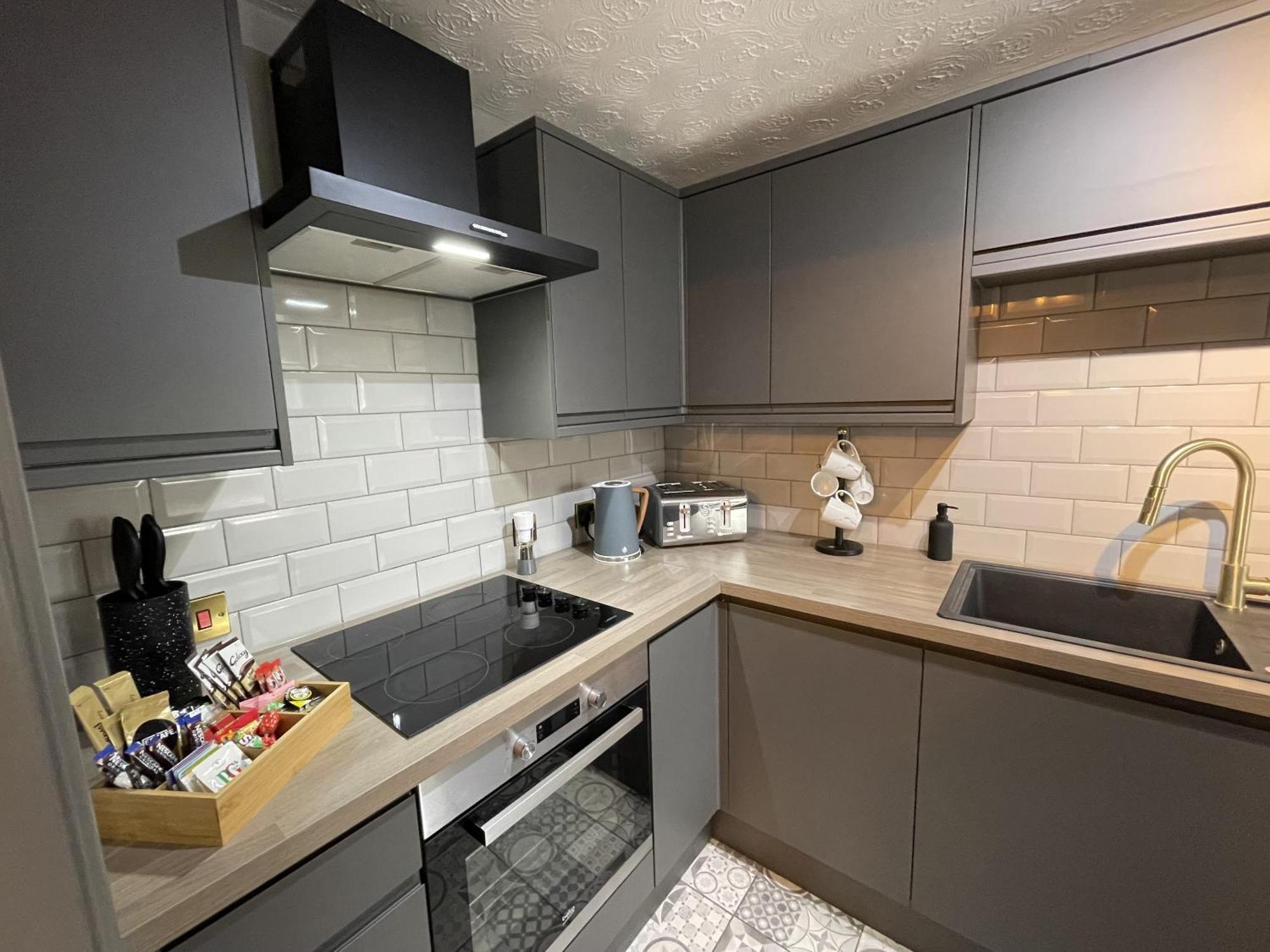 No24 - 2-Bed Boutique Apartment - Hosted By Hutch Lifestyle Leamington Spa Kültér fotó