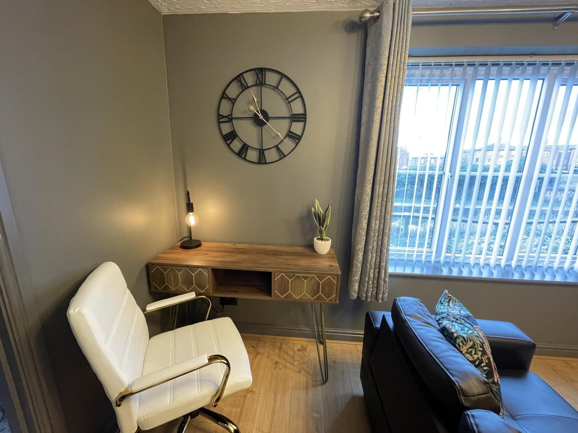 No24 - 2-Bed Boutique Apartment - Hosted By Hutch Lifestyle Leamington Spa Kültér fotó
